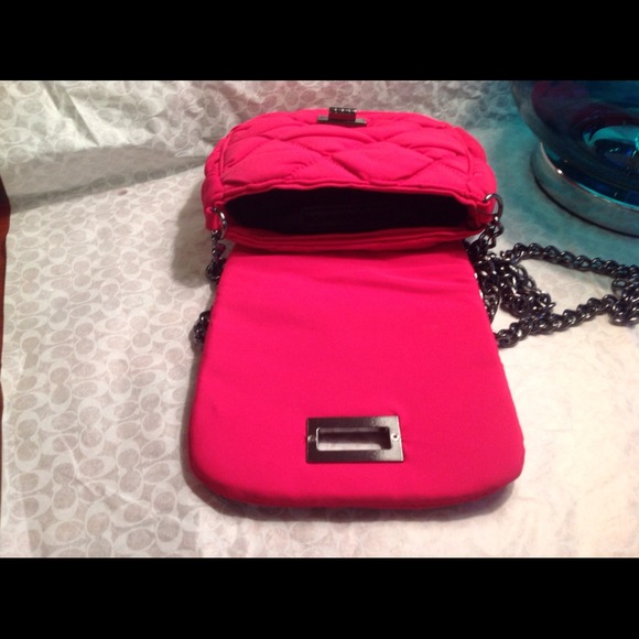 BCBGeneration super cute fuchsia messenger bag - Picture 4 of 4