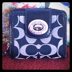 Coach signature medium turn lock wallet Black