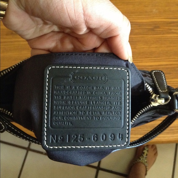 Coach hand bag - Picture 2 of 3