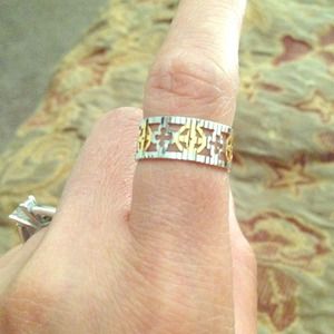 14k LV design toe ring! Real gold (open for trade)