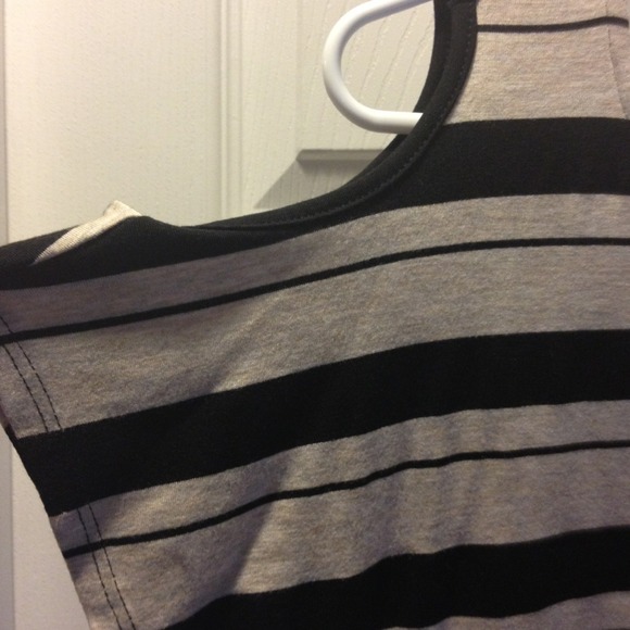 Cute top - Picture 2 of 3