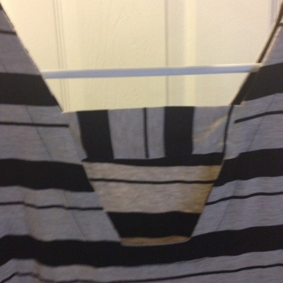 Cute top - Picture 3 of 3