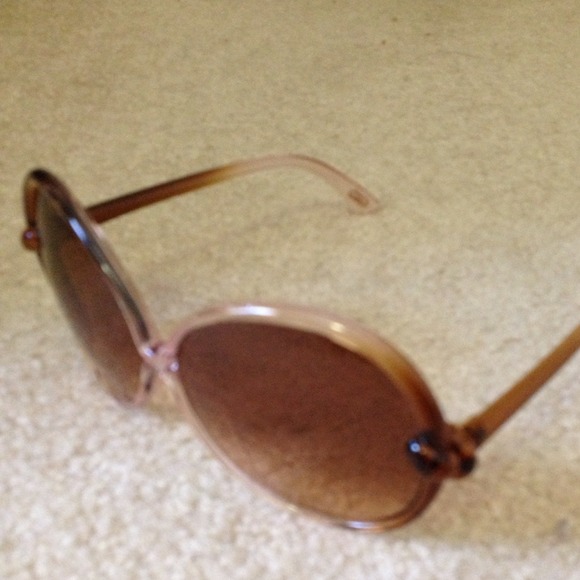 SOLD Authentic Tom Ford 'Nicole' Sunglasses - Picture 2 of 4