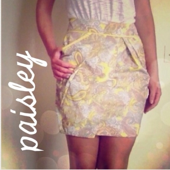 H&M Dresses & Skirts - ⬇ H&M Yellow/gray paisley mini