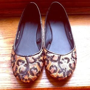 SOLD! 🎀 New York & Company Cheetah Flats