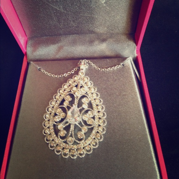 Crystal teardrop necklace