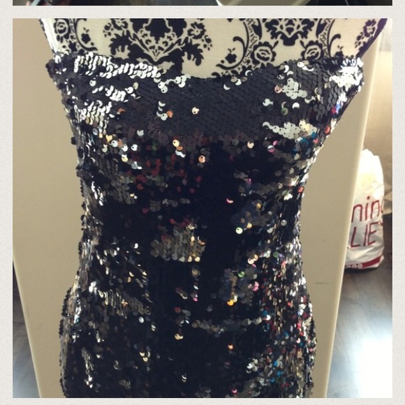 ❌SOLD❌Arden B. Black Silver Strapless Sequin Dress - Picture 4 of 4