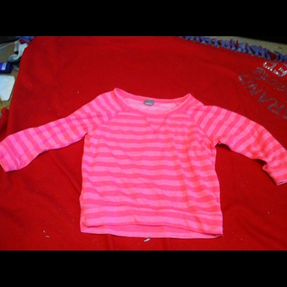 Pink quarter sleeve.