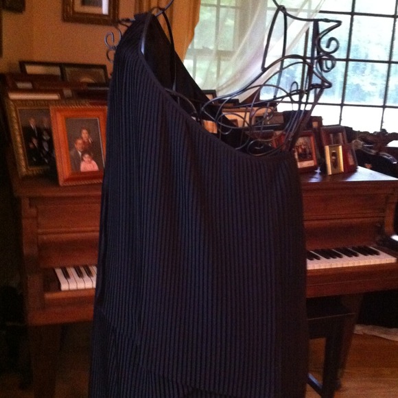 MK A symmetric dress - Picture 2 of 4