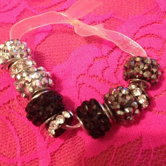 Charms💕💕 - Picture 3 of 4