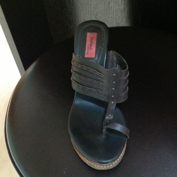 Sandals. SOLD - Picture 2 of 4