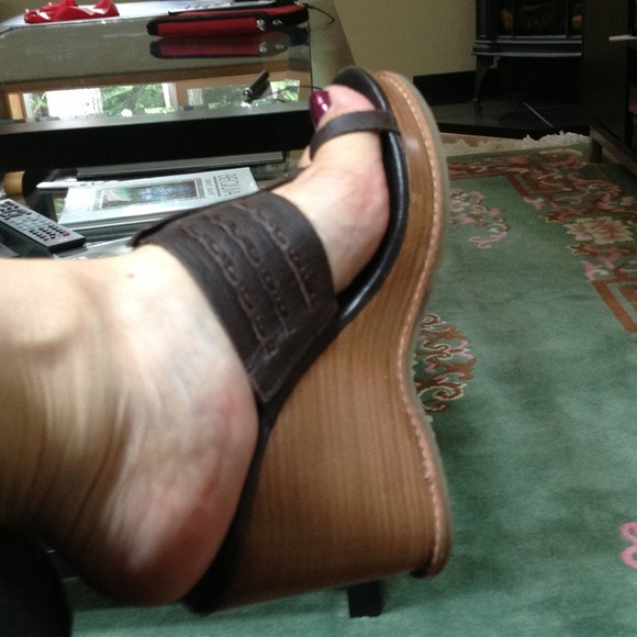 Sandals. SOLD - Picture 3 of 4