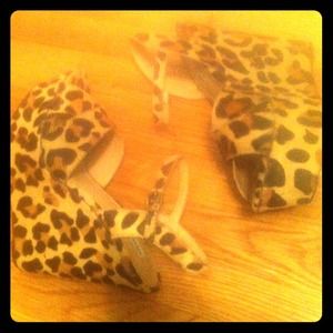 🚫ON HOLD till fri🚫Steve Madden leopard wedges!!!
