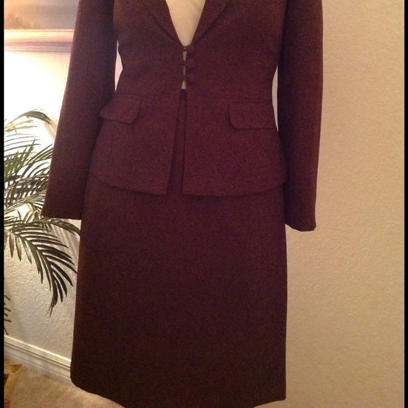 ** REDUCED 💰** Rich chocolate brown Skirt Suit - Picture 3 of 4