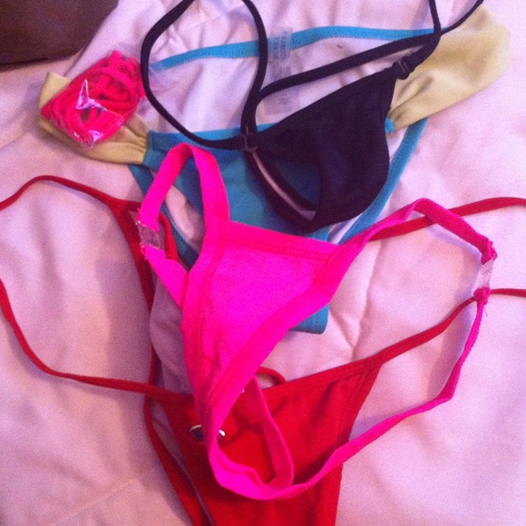 🚨Sold with pink bathing suit bottoms🚨