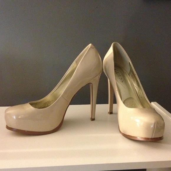 Nude Guess Pumps size 6!