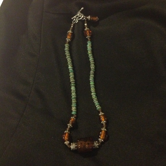 Necklace, earring, and bracelet set - Picture 3 of 4