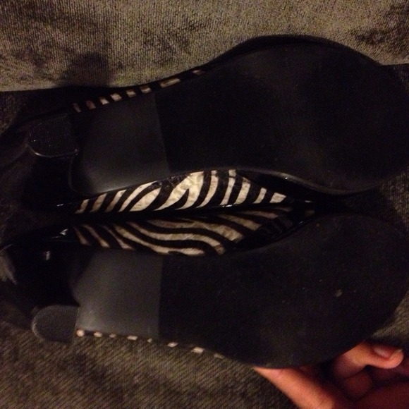 Heels - Picture 2 of 2