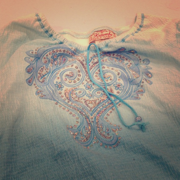 CHILD SIZED, adorable ombré top with detail! - Picture 1 of 4