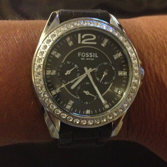 Fossil watch. With black rubber band. - Picture 2 of 2