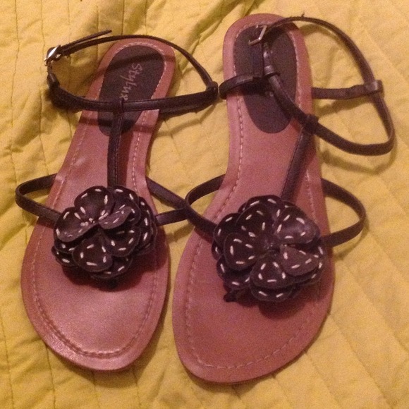 SOLD!!! Black leather sandals with flower size 9.5