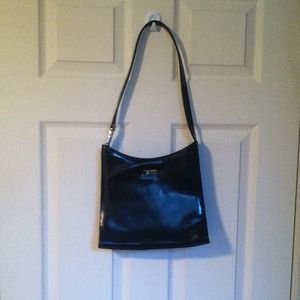 !! REDUCED !! Guess. Black patent leather purse.