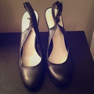 Black sling back pumps! Perfect for work!
