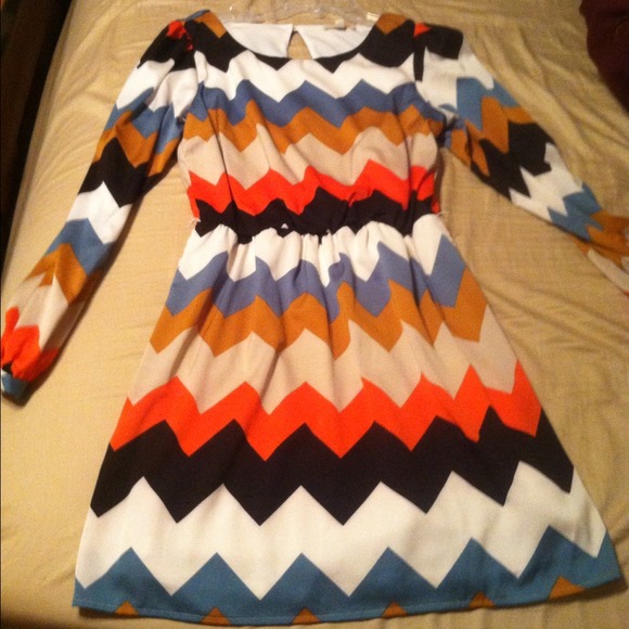 Gianni Bini Dresses & Skirts - ON HOLD  Gianni Bini chevron dress❤