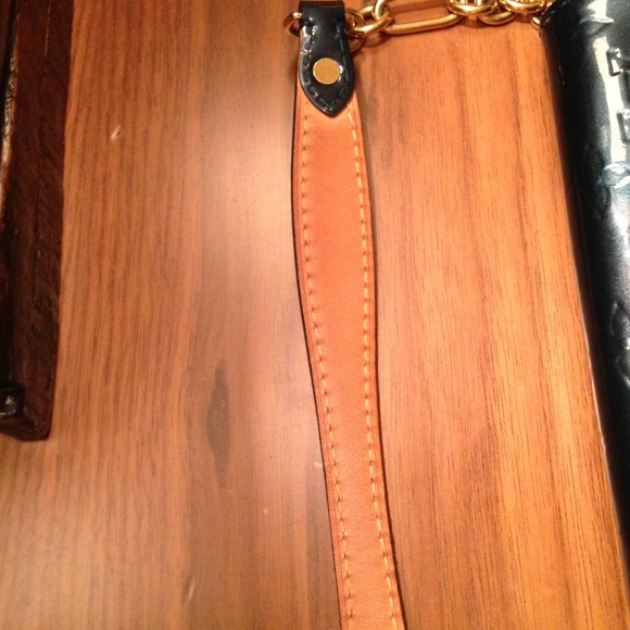 Louis Vuitton  patent clutch - Picture 2 of 4