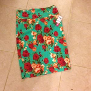 Floral print pencil skirt 💚🌺🌺