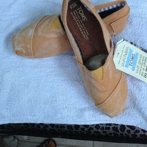 New toms orange washed out$36 thur pp