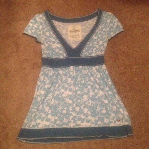 Hollister top - teal blue cute & girly size small!