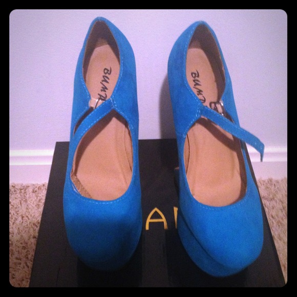 Brand new heel less pumps