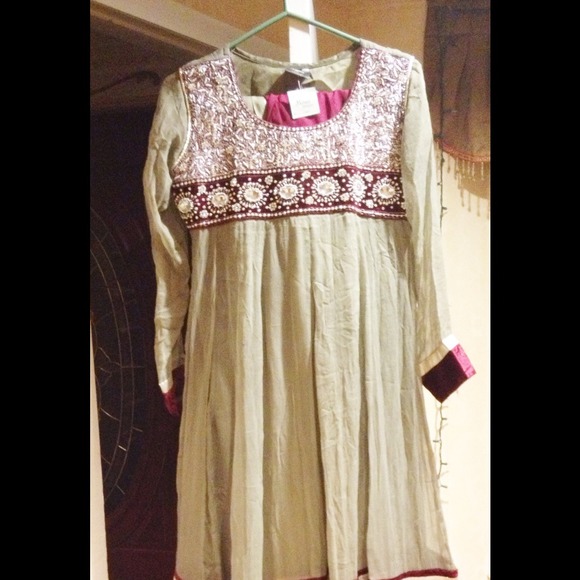 Fancy Designer Pakistani Dress! Wedding Season! - Picture 3 of 4