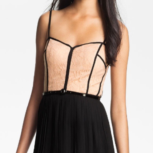 ❌SOLD❌Tulle and Lace Corset Style Dress. - Picture 3 of 4