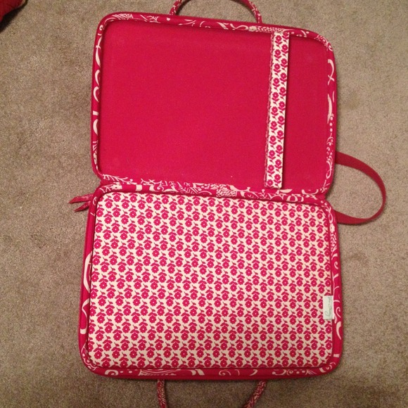 ⭐Just reduced! ⭐ Large Vera Bradley laptop carrier - Picture 2 of 3