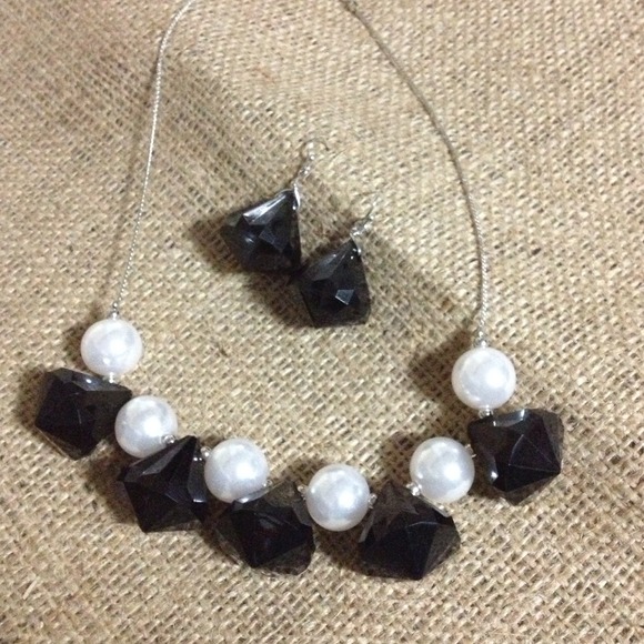 Black Diamond Shaped Beaded Necklace