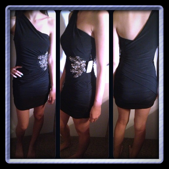 💢SOLD💢 One shoulder little black  dress. NEW