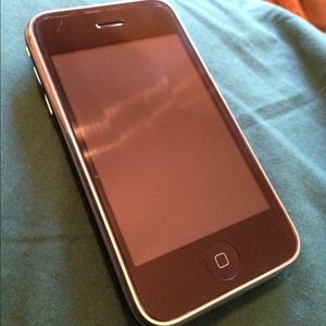 iPhone 3G with green speck case