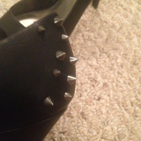 Fergalicious Spiked Heels - Picture 2 of 2