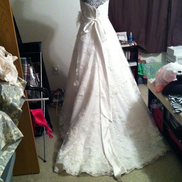 Vintage inspired wedding dress - Picture 3 of 4