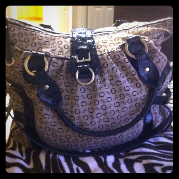 Guess purse