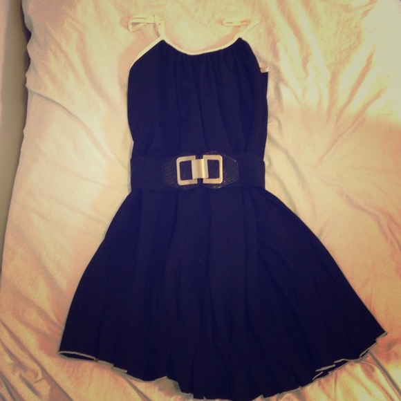 **Bundled** Black white trim pleated dress