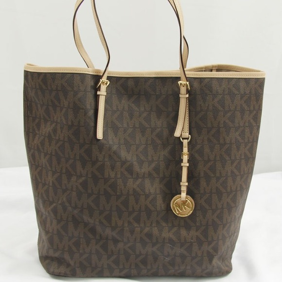 SOLD!! OFFERS!!! AUTHENTIC MK MONO JET SET TRAVEL