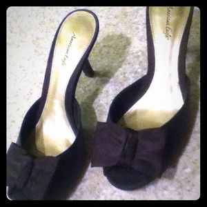 American Eagle Bow Short Heels