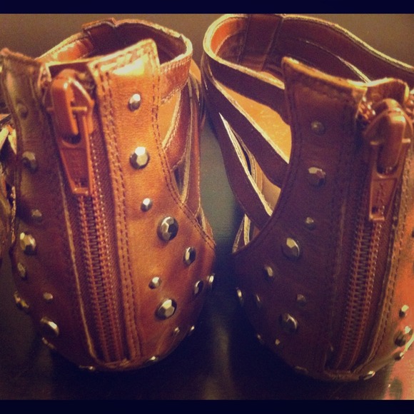Jessica Simpson Shoes - Jessica Simpson gladiator sandals. Zipper back.