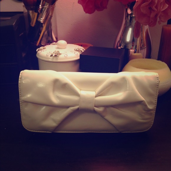 ALDO white clutch