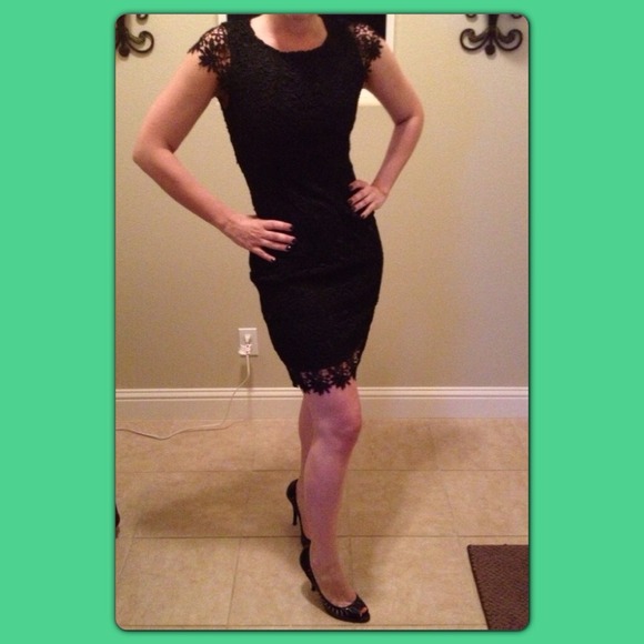 2X HOST PICK👑 BLACK LACE DRESS. LBD - Picture 2 of 4
