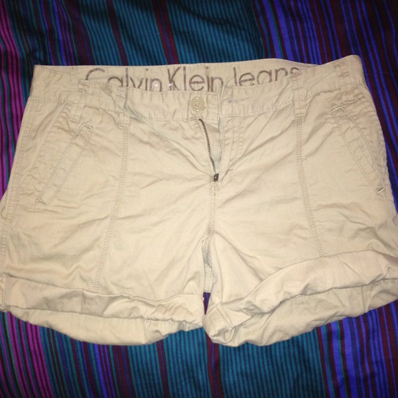 Beige Calvin Klein cargo shorts! - Picture 1 of 1