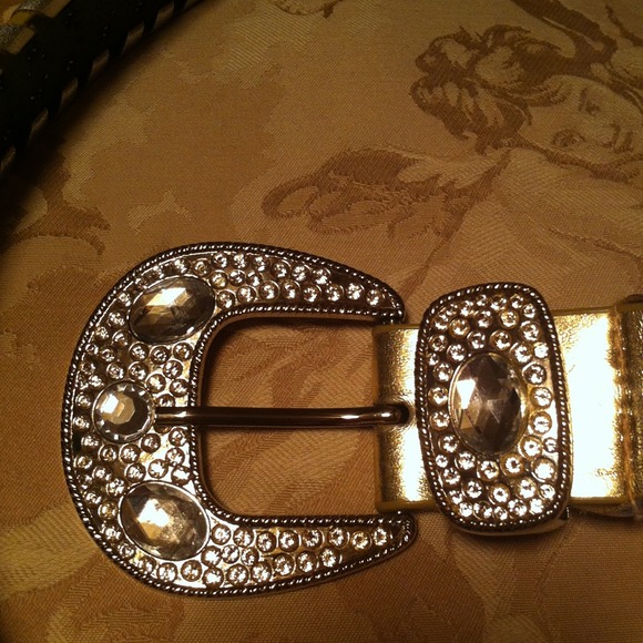 Medium size bling cowgirl belt.